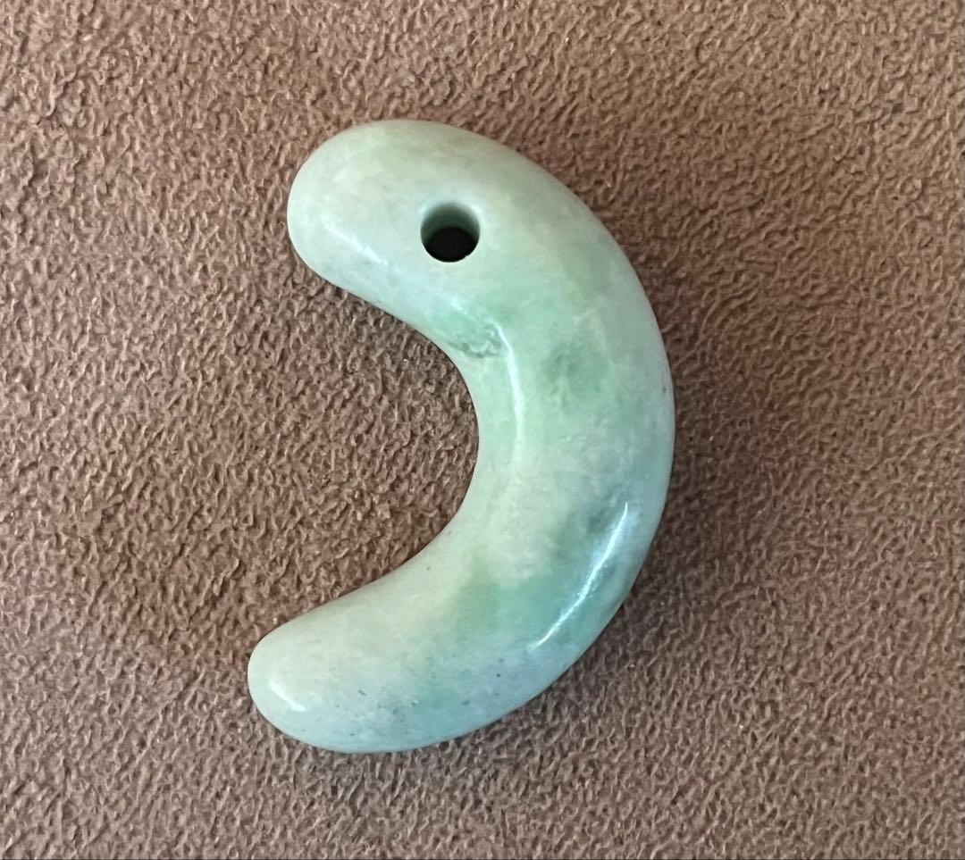 糸魚川　翡翠　勾玉