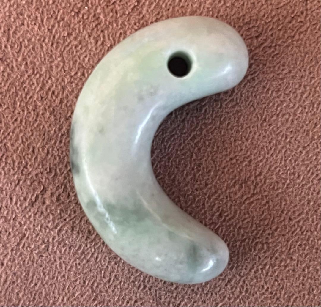 糸魚川　翡翠　勾玉