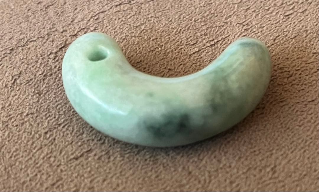 糸魚川　翡翠　勾玉