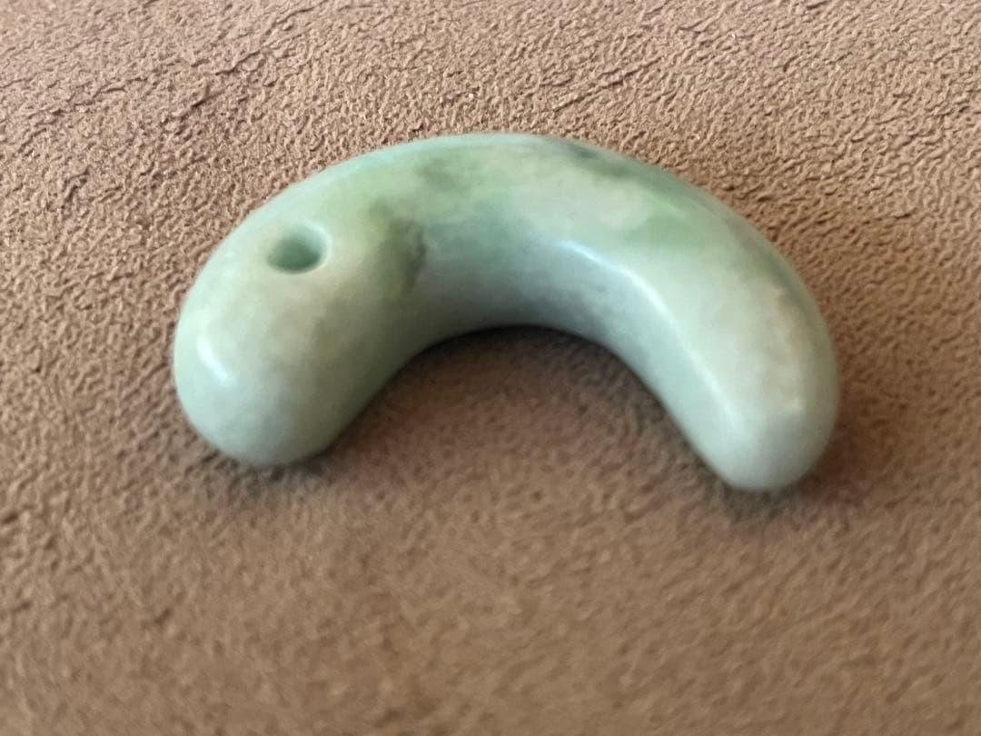 糸魚川　翡翠　勾玉