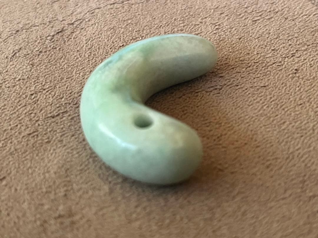 糸魚川　翡翠　勾玉