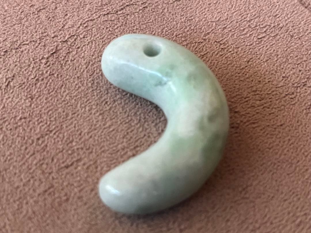 糸魚川　翡翠　勾玉