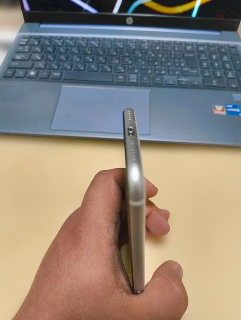 Apple iPhonese2 ホワイト 64GB レザーケース付き