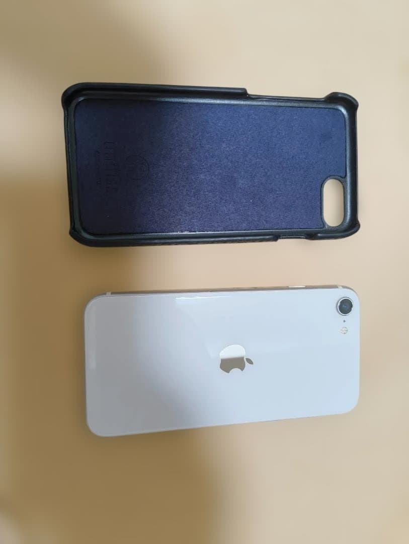 Apple iPhonese2 ホワイト 64GB レザーケース付き