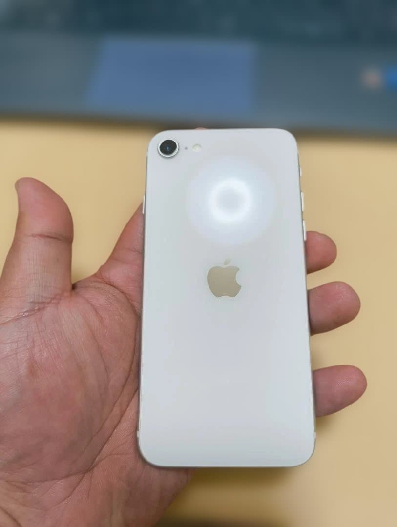 Apple iPhonese2 ホワイト 64GB レザーケース付き