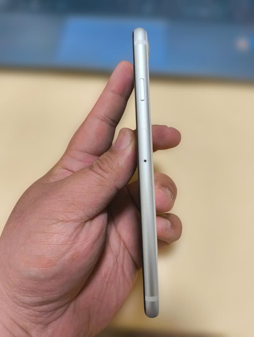 Apple iPhonese2 ホワイト 64GB レザーケース付き