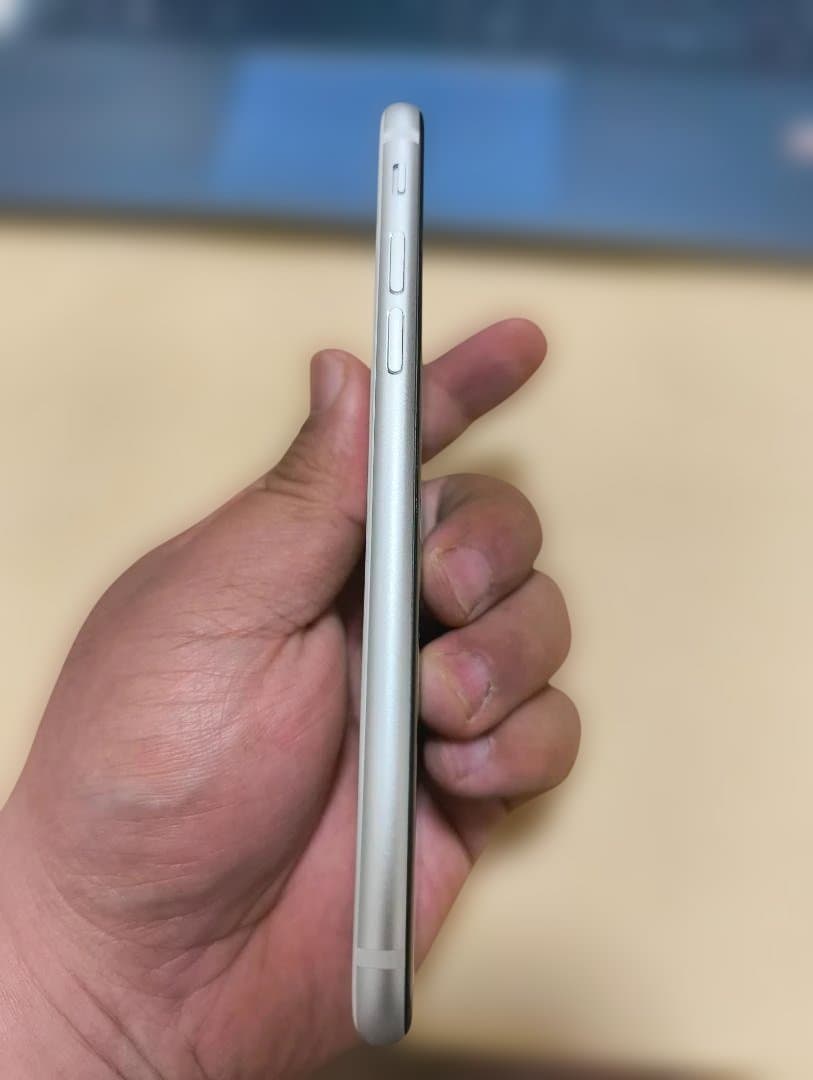 Apple iPhonese2 ホワイト 64GB レザーケース付き