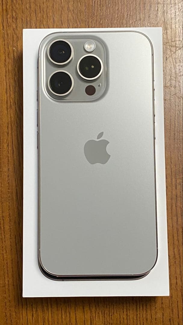 Apple iPhone 16 Pro ナチュラルチタニウム　256GB本体