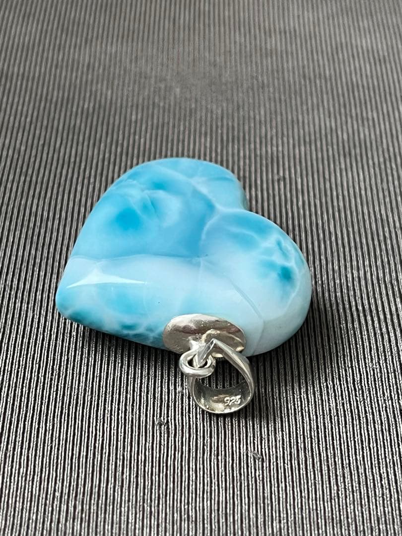 天然石☆高品質！ラリマー横向きハート型ペンダントップ☆両面模様が美しい！