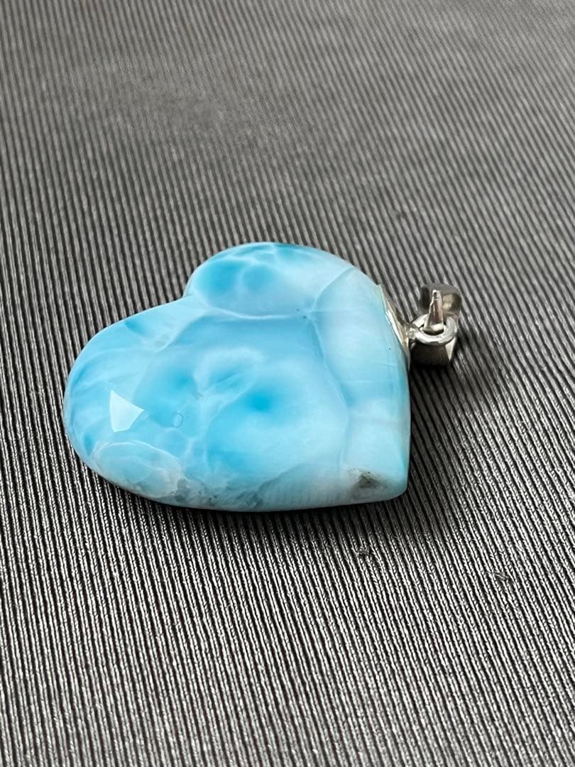 天然石☆高品質！ラリマー横向きハート型ペンダントップ☆両面模様が美しい！