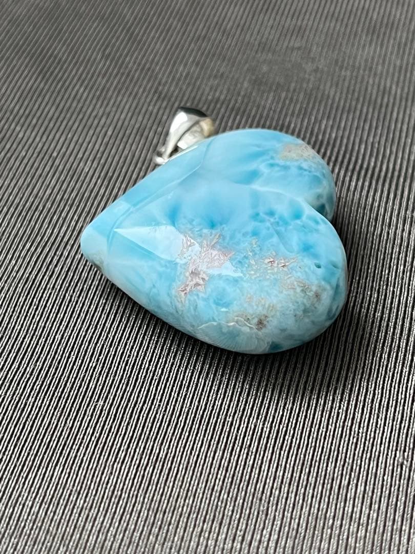 天然石☆高品質！ラリマー横向きハート型ペンダントップ☆両面模様が美しい！