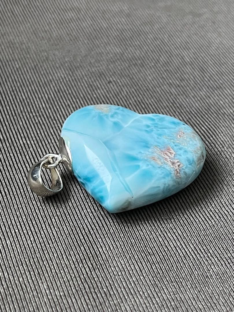 天然石☆高品質！ラリマー横向きハート型ペンダントップ☆両面模様が美しい！