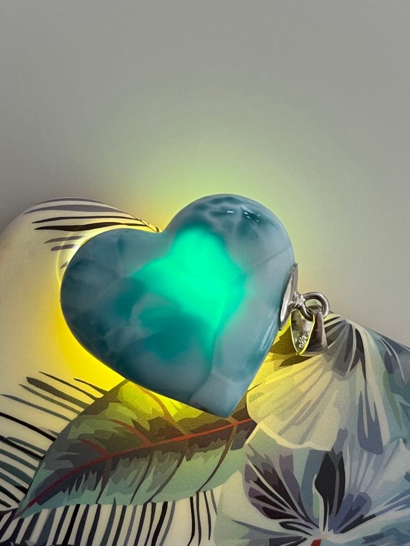 天然石☆高品質！ラリマー横向きハート型ペンダントップ☆両面模様が美しい！