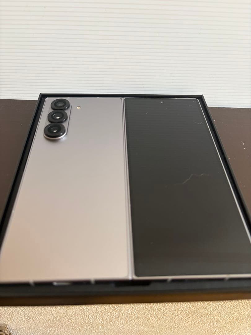 Samsung Galaxy Z Fold 6 シルバー