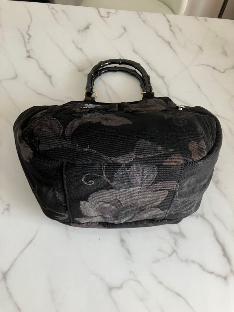 850 にさおり　黒花柄デニムリメイクバック　ハンドメイド