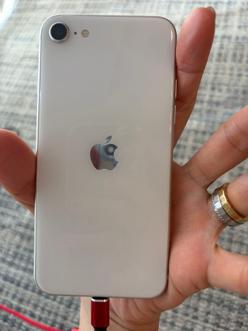 Apple iPhone SE3ホワイト 本体 64GB 画面割れあり