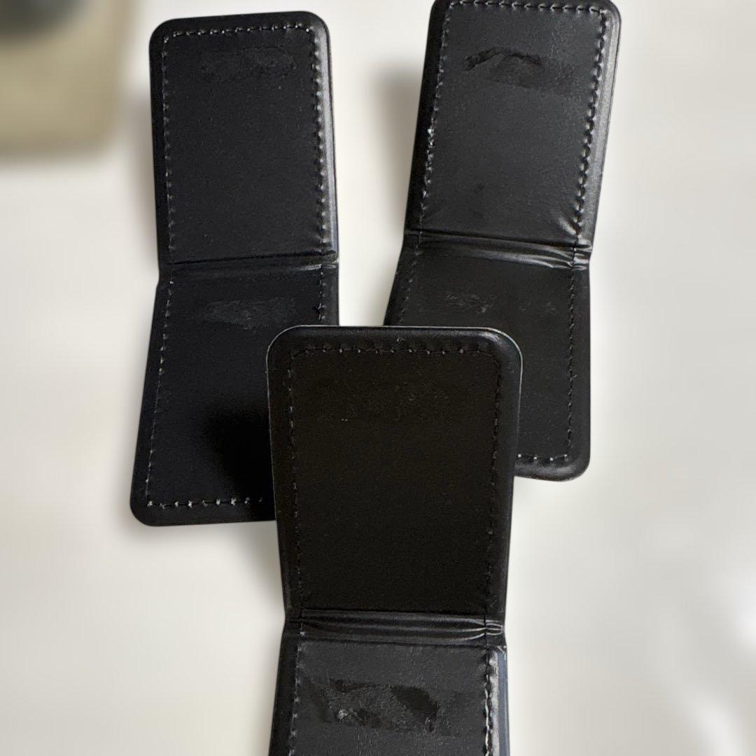 進撃の巨人 カラオケの鉄人コラボ缶バッジ 2個　リヴァイ　ハンジ　まとめ売り