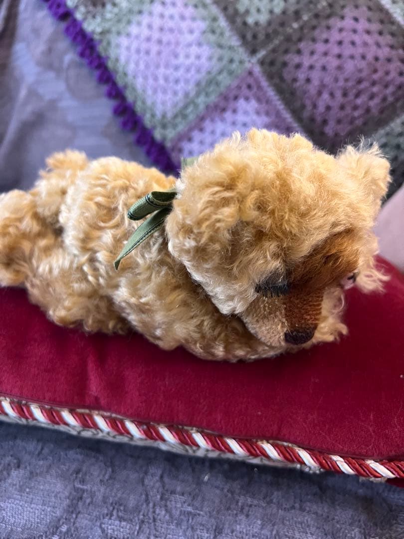 ハンドメイドテディベア　 イギリス製ファー 寝そべり熊さん リボン付き