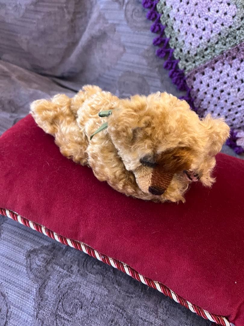 ハンドメイドテディベア　 イギリス製ファー 寝そべり熊さん リボン付き