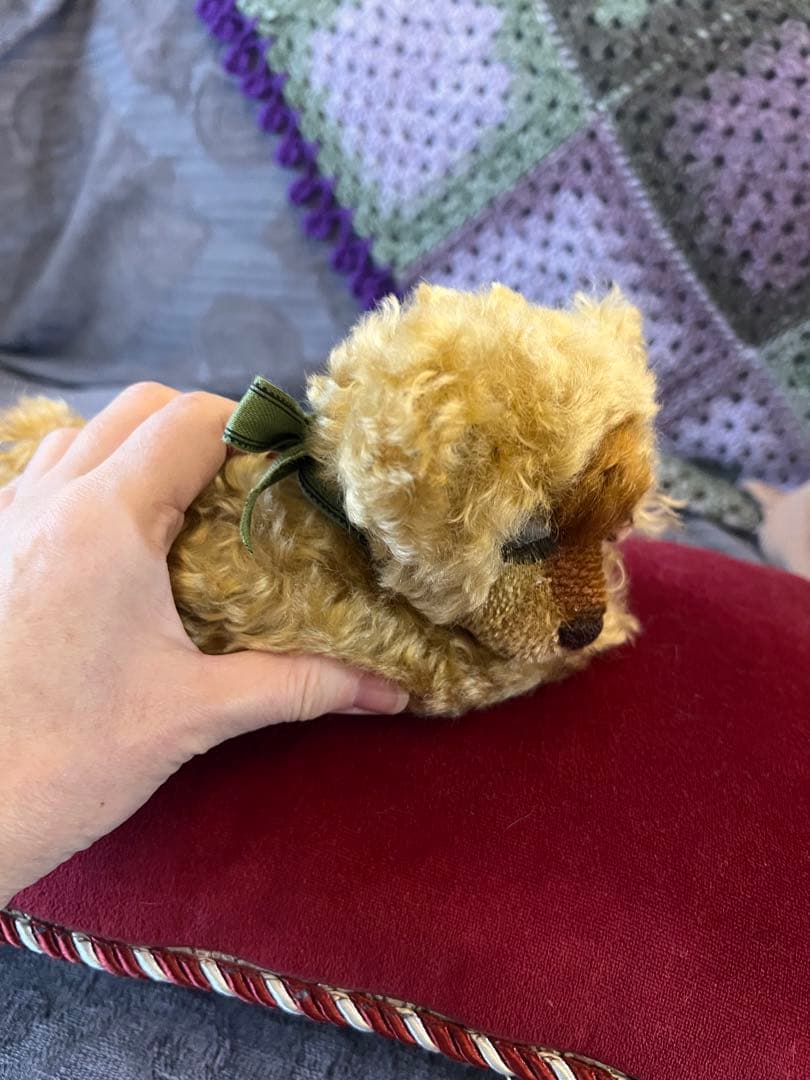 ハンドメイドテディベア　 イギリス製ファー 寝そべり熊さん リボン付き