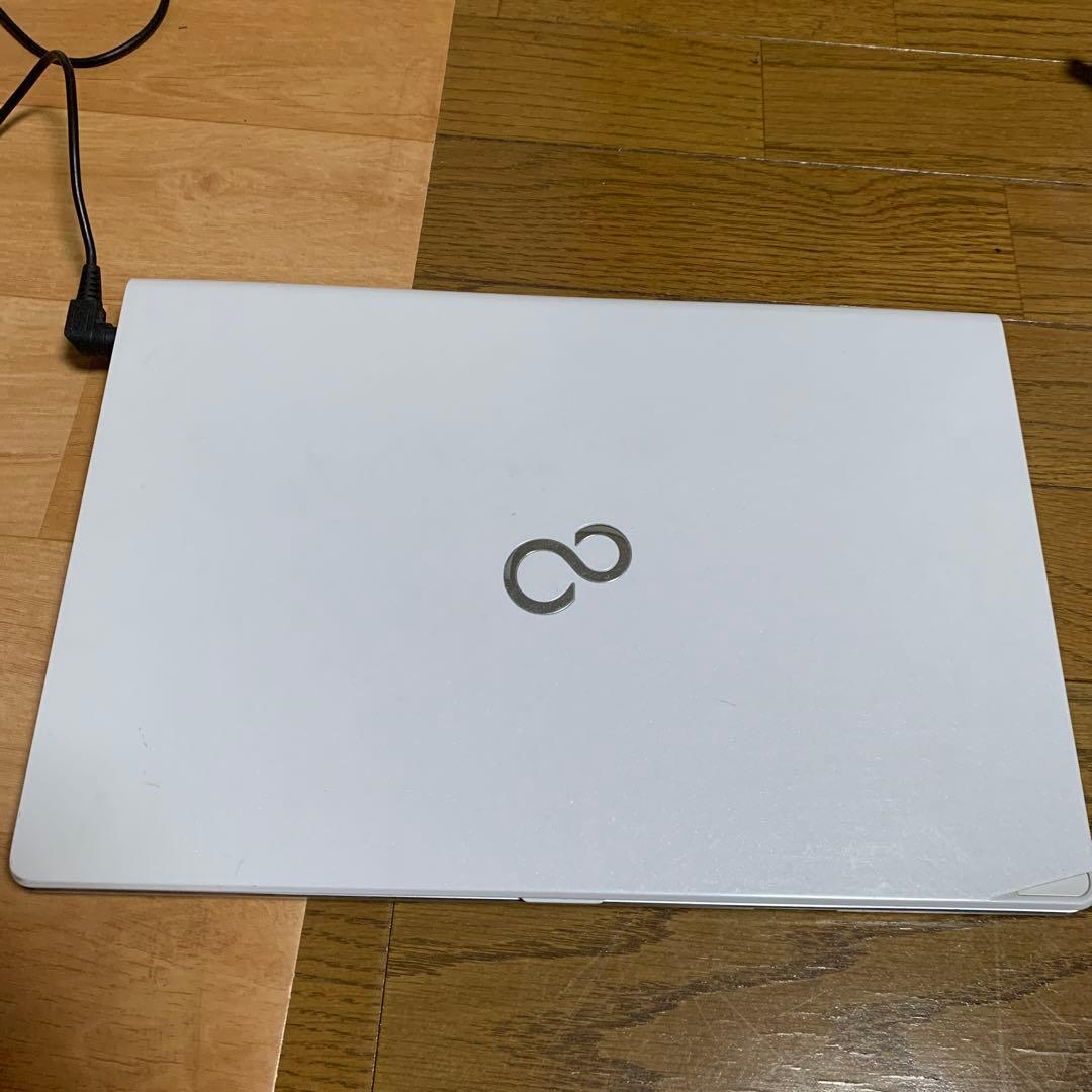 富士通Windows8充電器付属