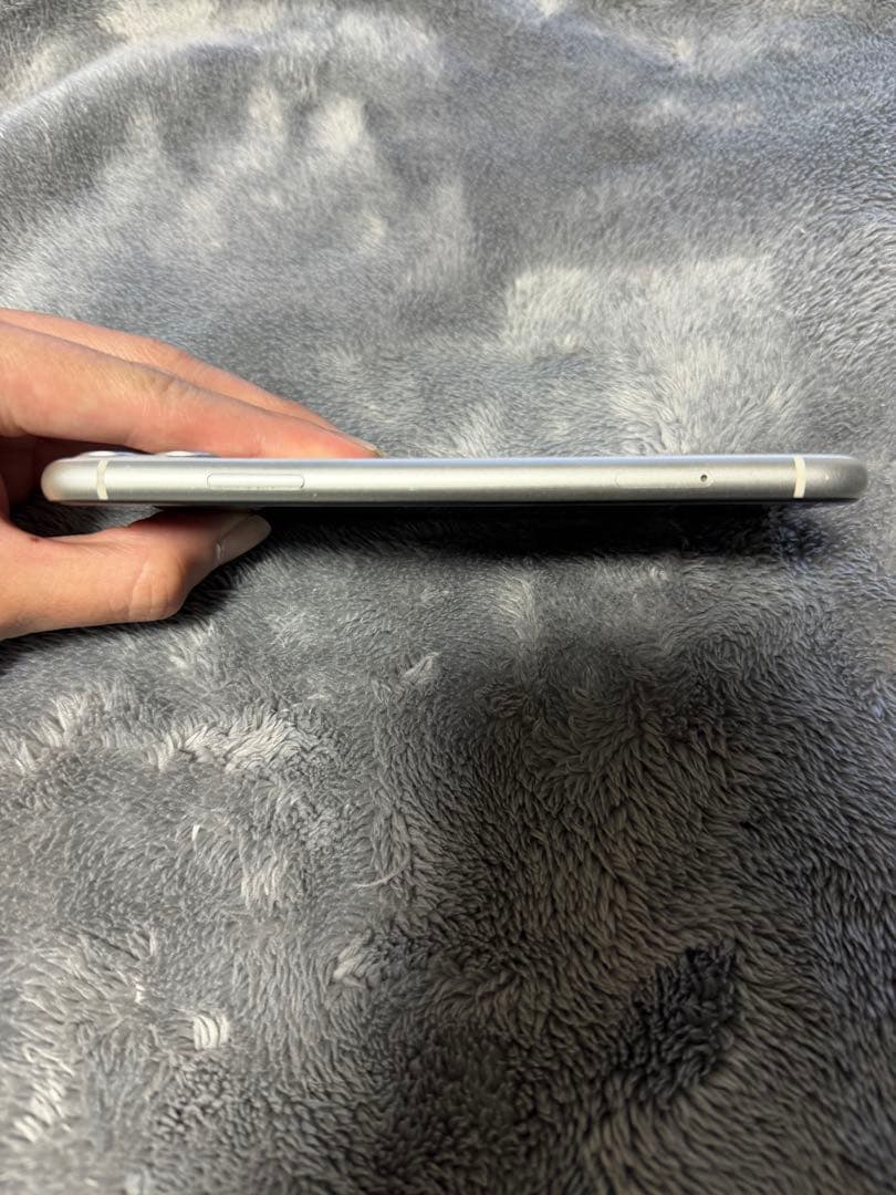 Apple iPhone 11 ホワイト （SIMロック解除済み）