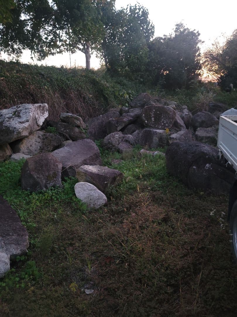 四国青をはじめ、全国の石が満載、200トンが激励