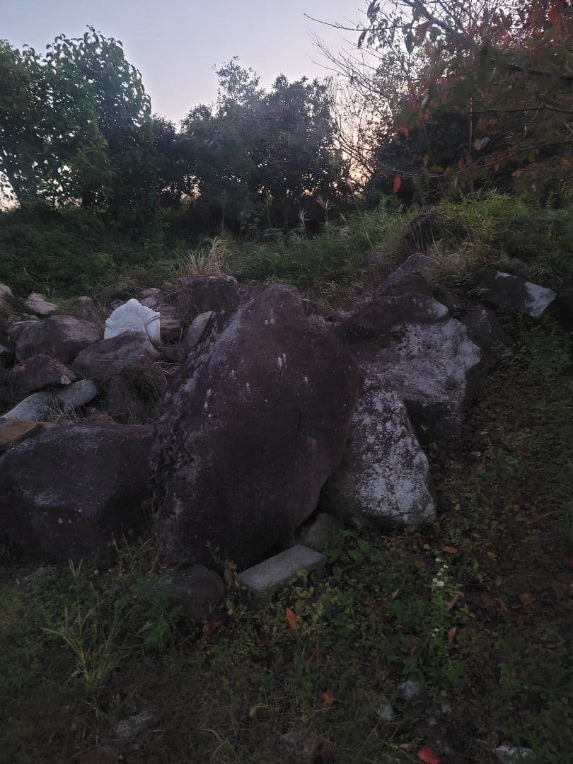 四国青をはじめ、全国の石が満載、200トンが激励