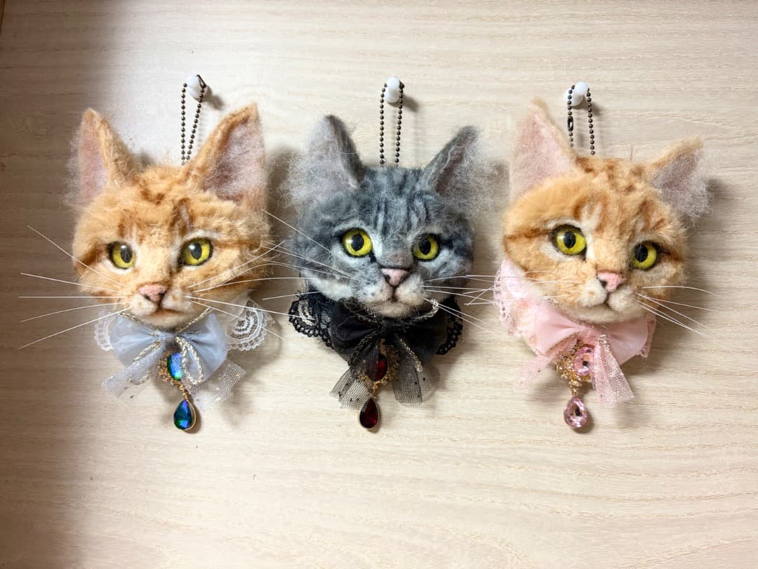 羊毛フェルト３匹の宝石猫キーホルダー【ハンドメイド