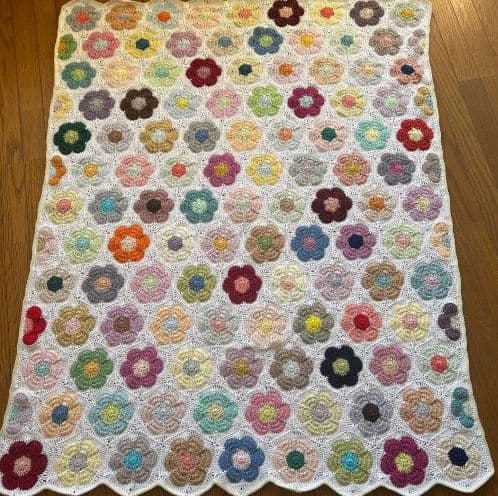 【新品未使用】ハンドメイド作品 お花のモチーフ編み マルチカバー ブランケット