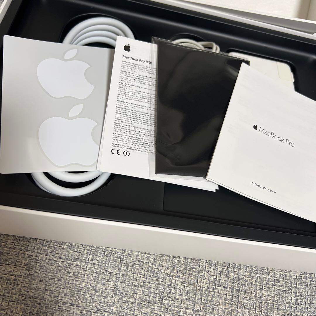 Apple MacBook Pro シルバー 本体　箱　充電器付き