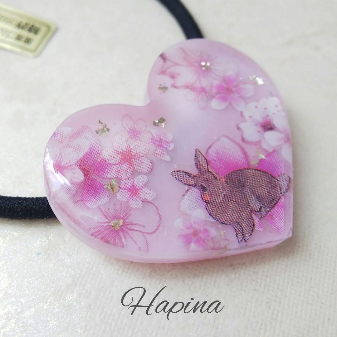 桜の中のうさぎちゃんハートレジンヘアゴム