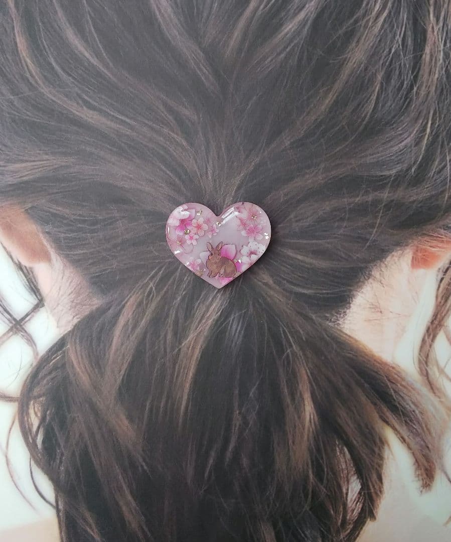 桜の中のうさぎちゃんハートレジンヘアゴム