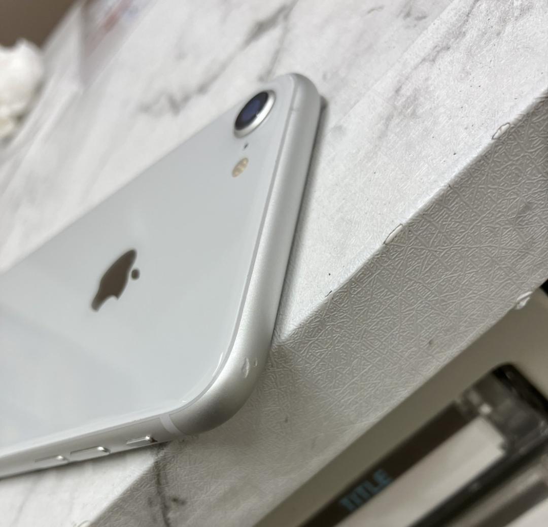 iPhone8 simフリー バッテリー100％ シルバー 64GB