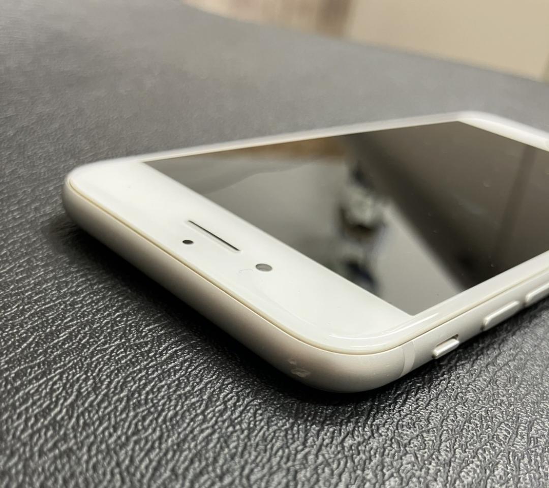 iPhone8 simフリー バッテリー100％ シルバー 64GB