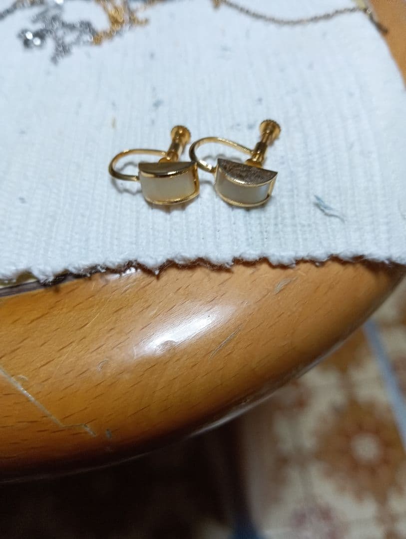 イヤリングシンプルデザイン