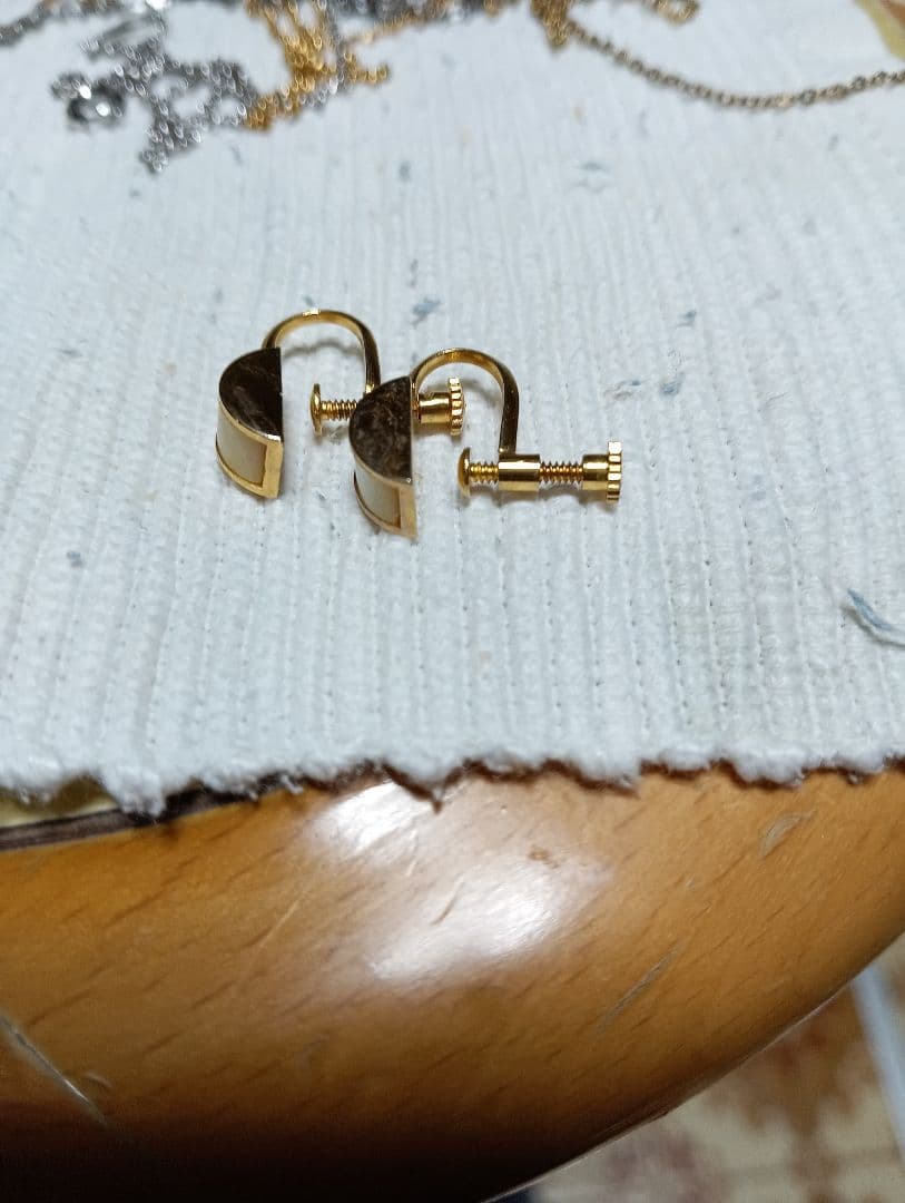 イヤリングシンプルデザイン