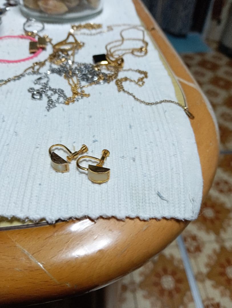 イヤリングシンプルデザイン