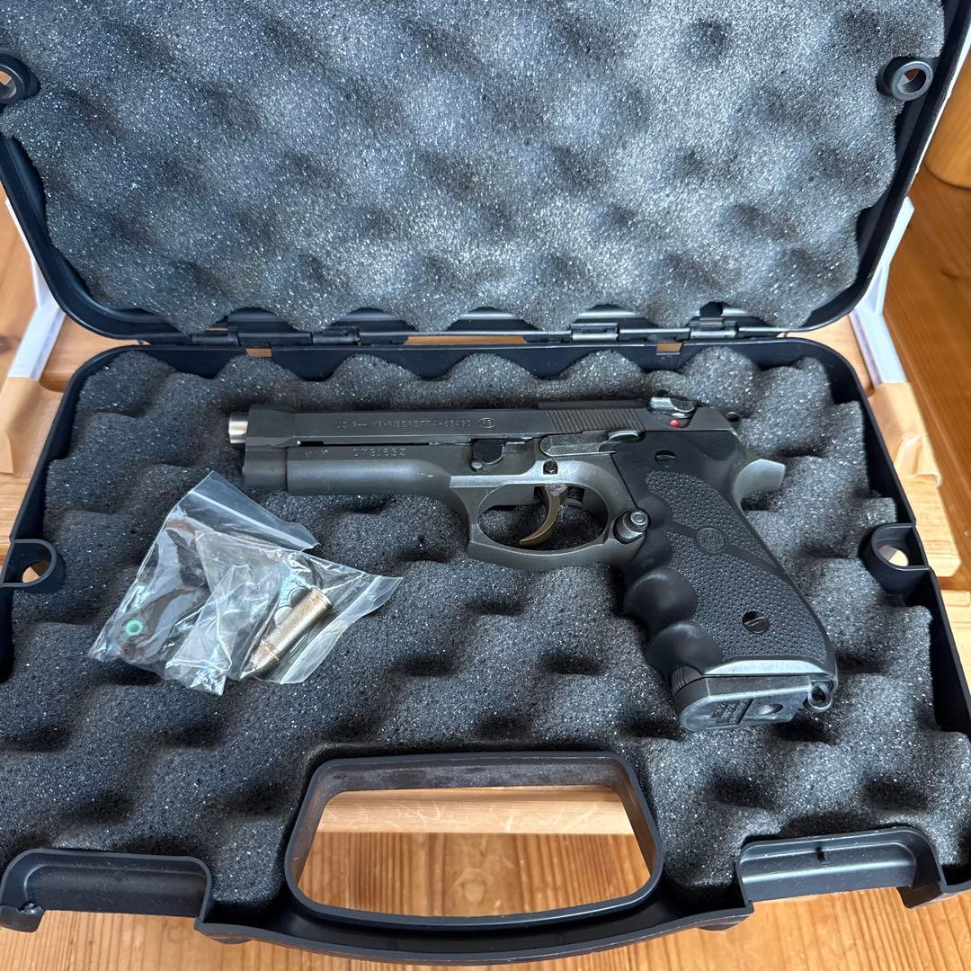 ヘビーウエイト KSC? ベレッタM92F ガスガン ケース付き　金属製スライド