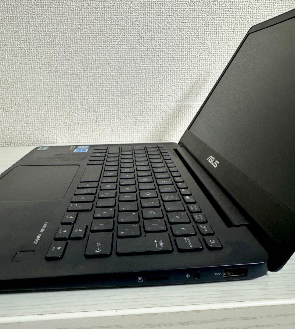 Windowsノート本体 ASUS ZenBookUX331 i5-8250U/8GB/SSD512GB