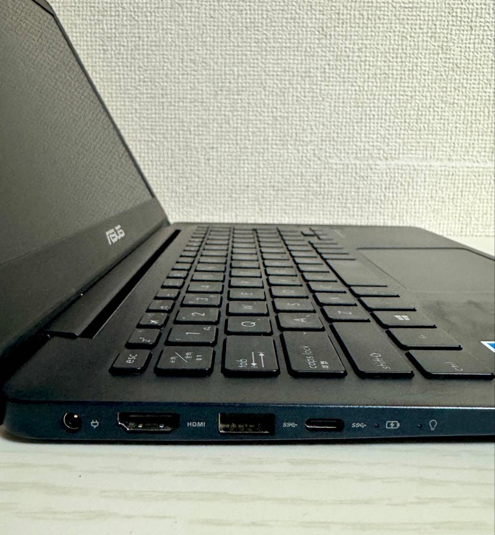 Windowsノート本体 ASUS ZenBookUX331 i5-8250U/8GB/SSD512GB