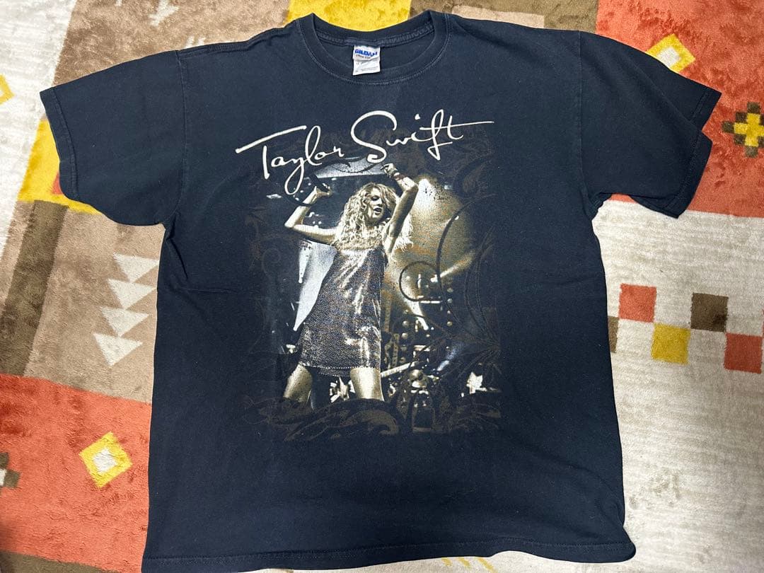 【最終値下げ！】GILDAN半袖Tシャツ　テイラースウィフトライブTシャツ