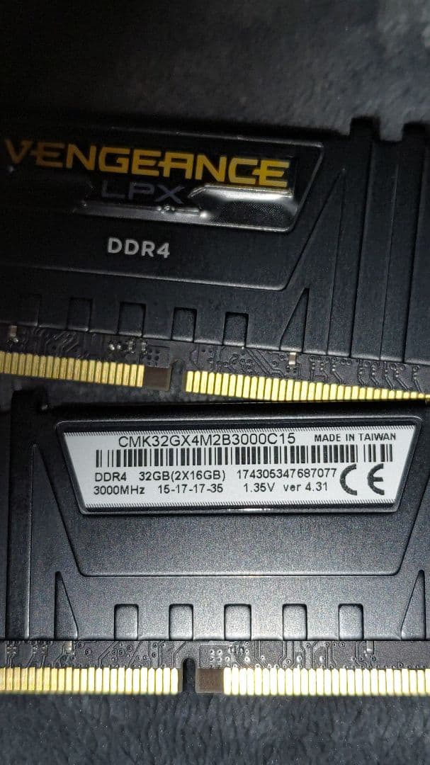 CORSAIR DDR4 32GB (2x16GB) 3000MHz動作確認済み