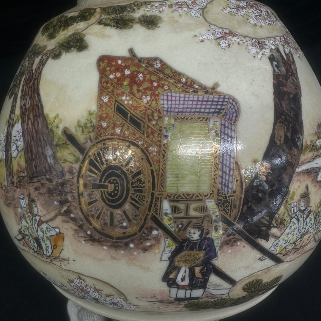 薩摩焼 飾り壺　金彩色絵 壺