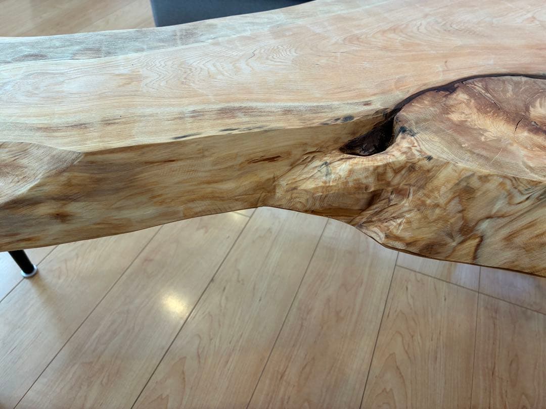 【銘木】木曽檜葉（キソヒバ）一枚板センターテーブル節と裂目の美　極厚天板50mm