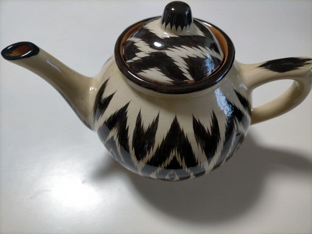 ウズベキスタン アドラス柄 陶器 ティーポット、受け皿、カップ2個付き