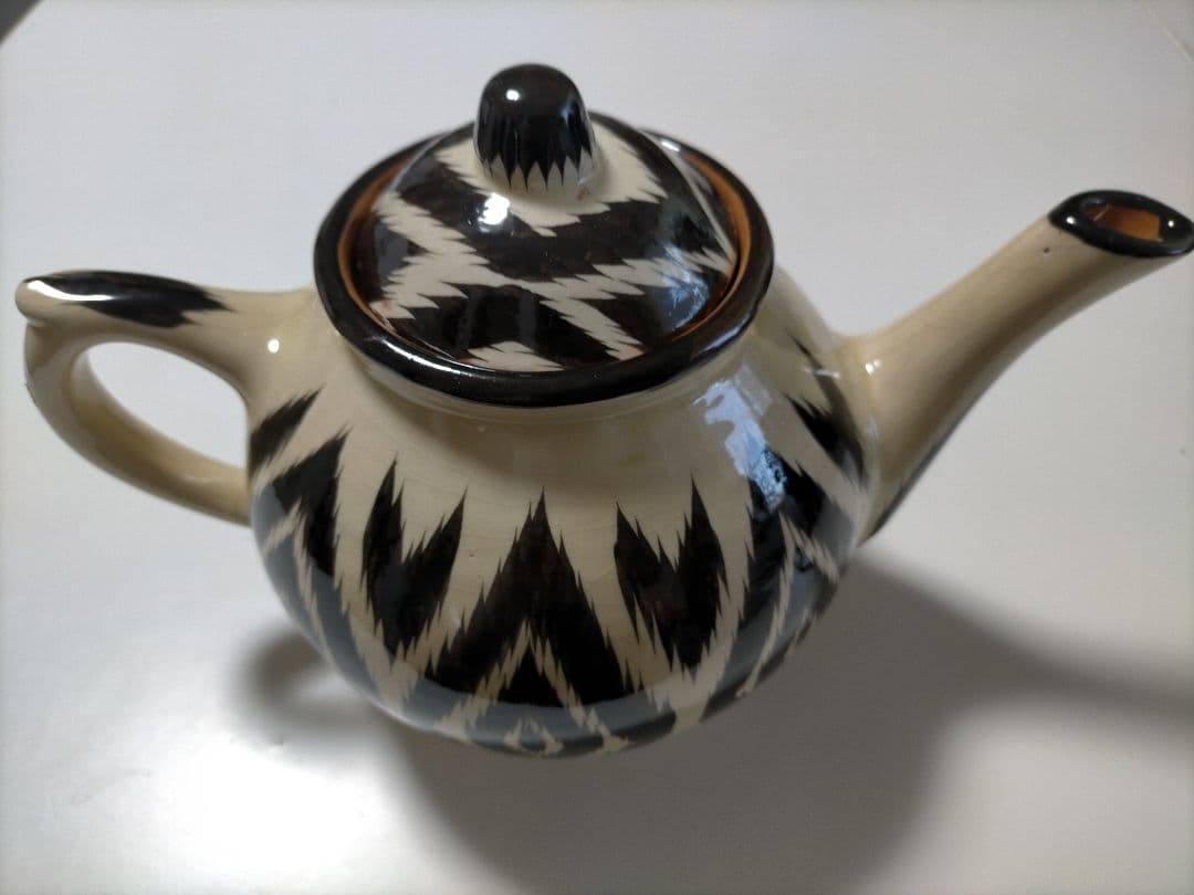 ウズベキスタン アドラス柄 陶器 ティーポット、受け皿、カップ2個付き