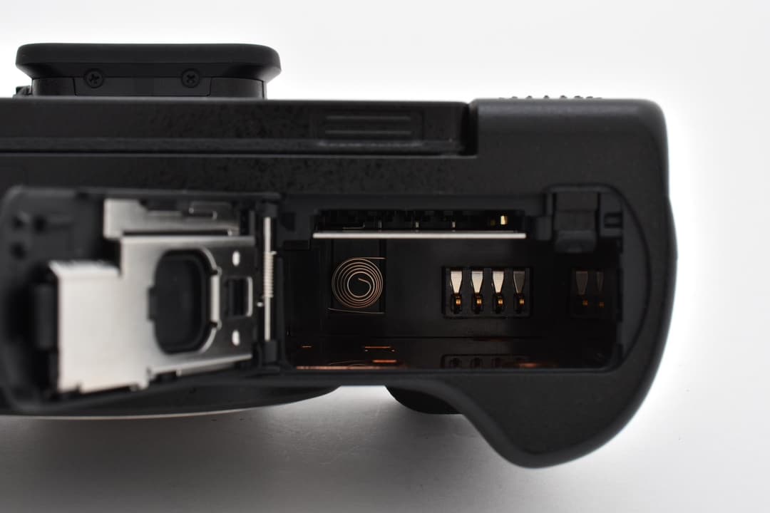 PANASONIC LUMIX DC-G100D ボディ 2072