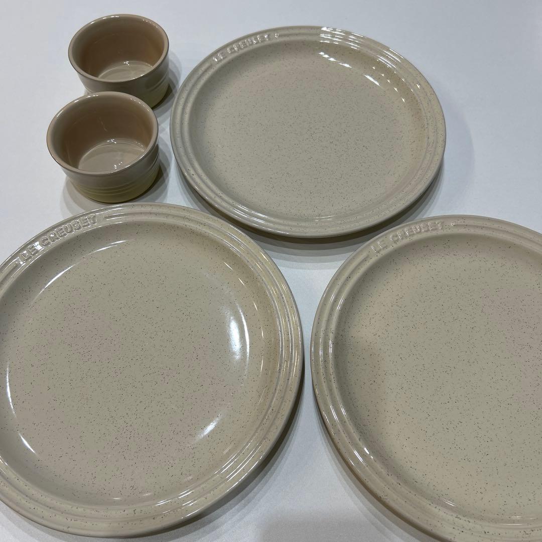 ルクルーゼ食器セット