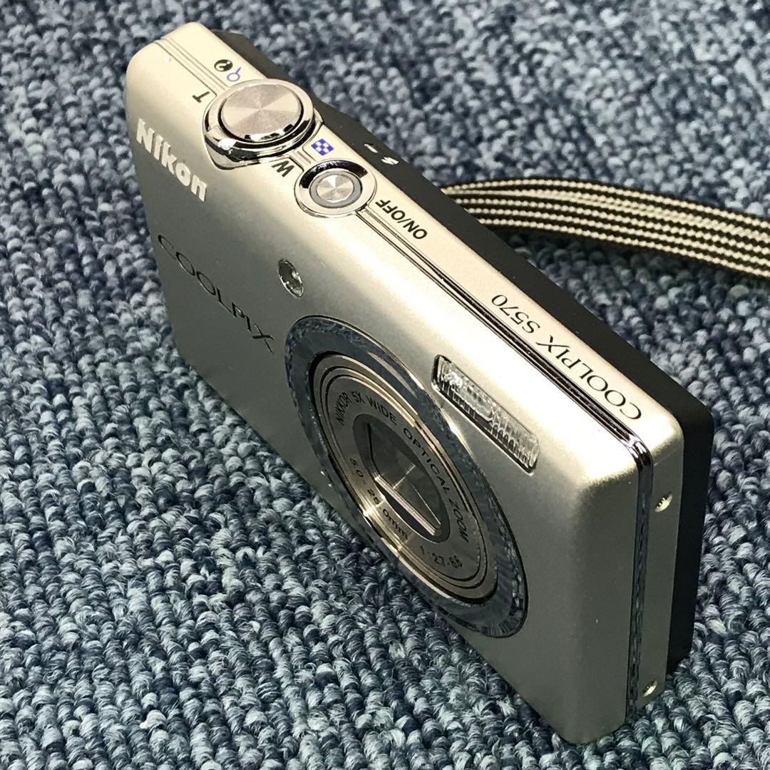 美品Nikon COOLPIX S570 シルバー